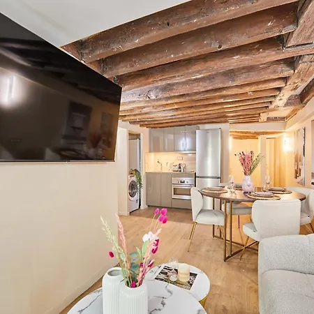 Amazing In Center Of Apartment