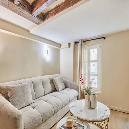 Amazing In Center Of Apartment