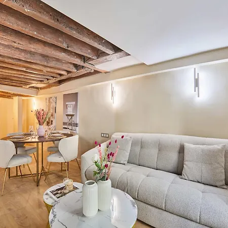 Amazing In Center Of * Paris