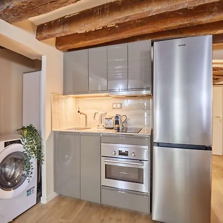 Amazing In Center Of Apartment *