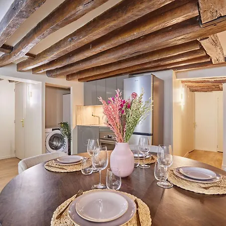 Amazing In Center Of Apartment