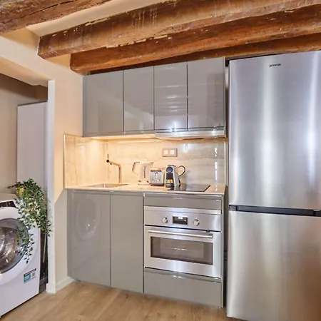 Amazing In Center Of Apartment