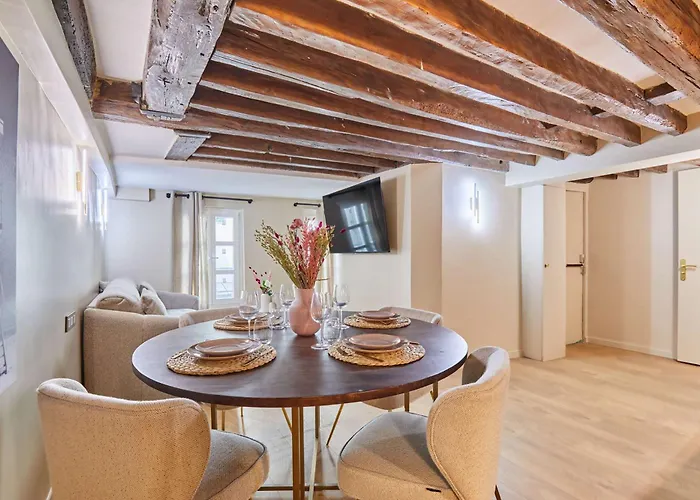 Amazing In Center Of Apartment