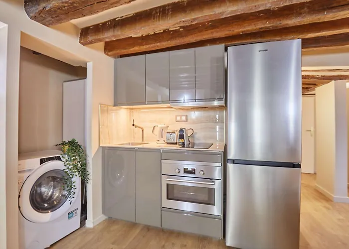 Amazing In Center Of Apartment