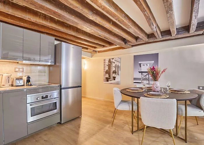 Amazing In Center Of Apartment *